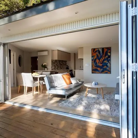 Tree-Top Luxury In The Waitakere Ranges